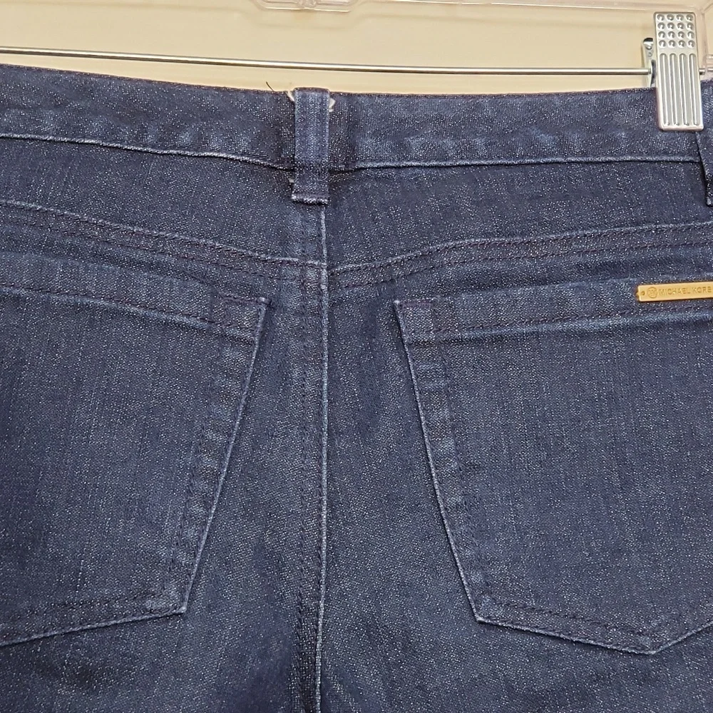 💙Michael Kors cropped jeans with gold MK charm 🤍Size 0